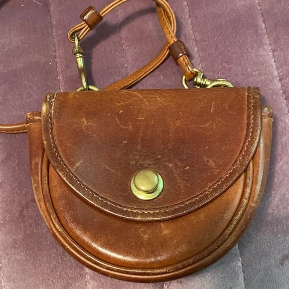 Vintage Coach mini Brown Leather Crossbody Bag - Picture 3 of 9